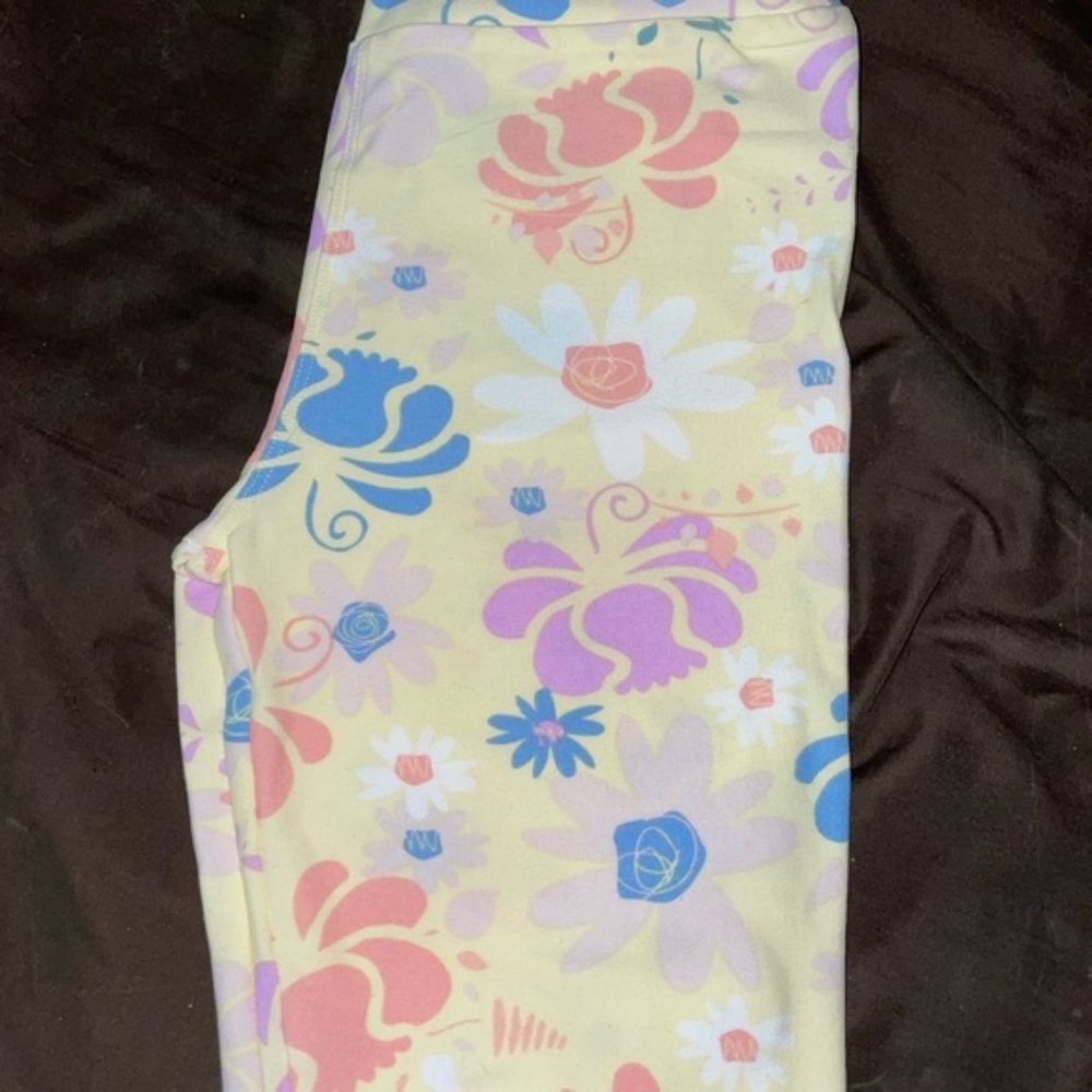 NEW WITH TAGS LULAROE TWEEN LEGGINGS - FLOWER POWER!!